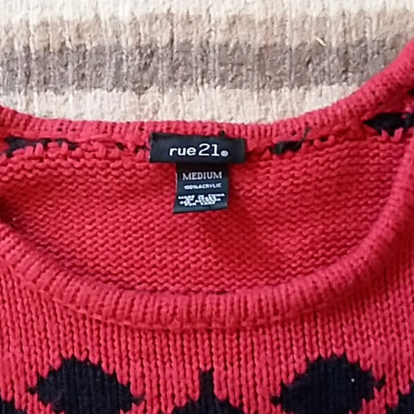 Red patterned sweater - Picture 2 of 4